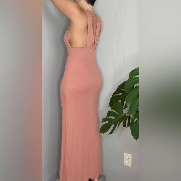 Maxi Deep Cleavage Dress - Picture 3 of 3